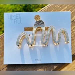 Time and Tru Swirl Metal Claw Clip w/Clear Rhinestones - NWT